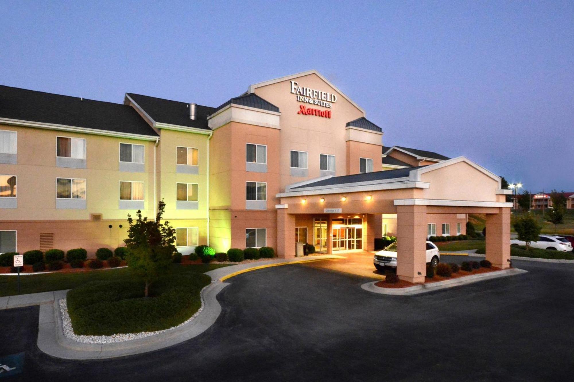 Fairfield Inn & Suites Wytheville Exterior photo